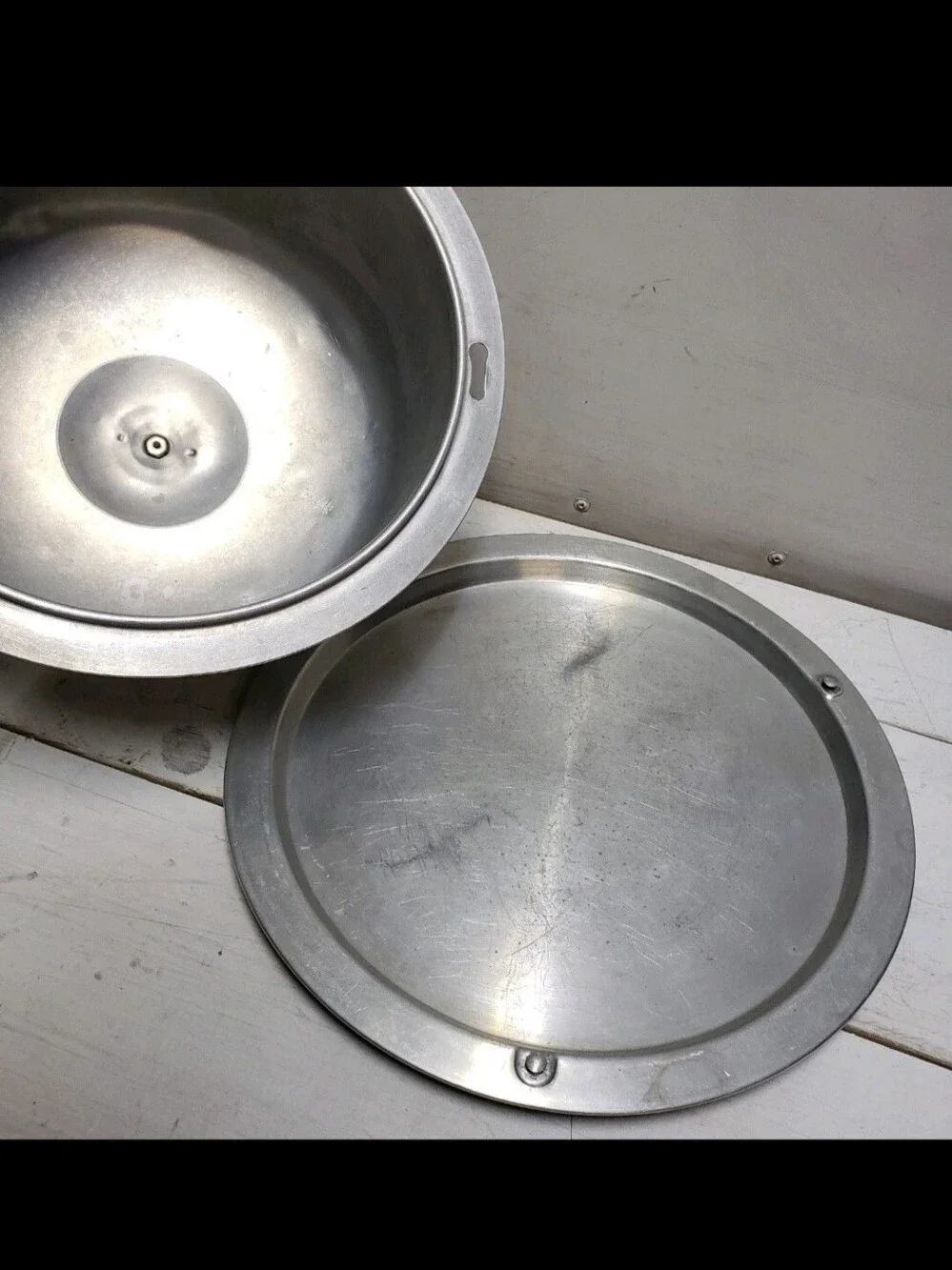 Vintage Regal Ware aluminum cake keeper locking cover & base baking cooking